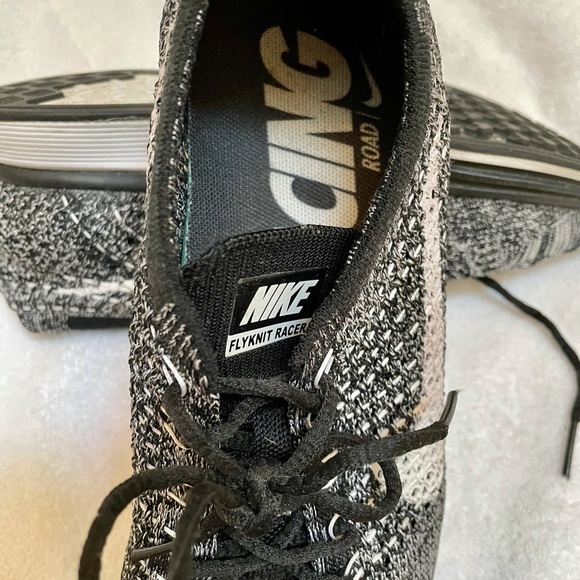 Nike Flyknit Racer Oreo - Picture 4 of 6